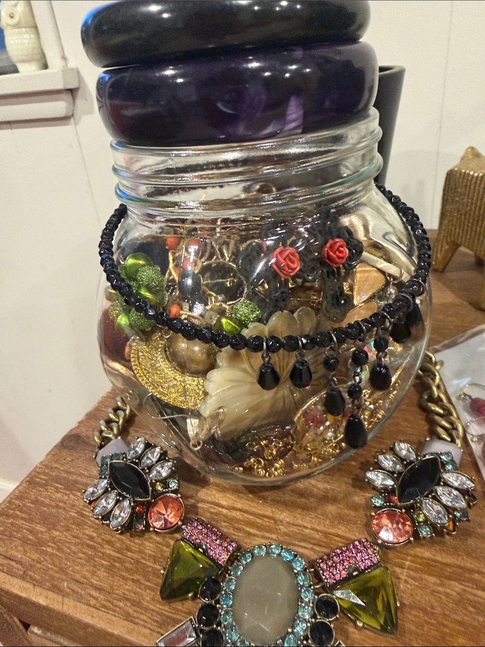 Midnight Garden: An Olivia Welles statement mystery journey of jewelry - Picture 7 of 11